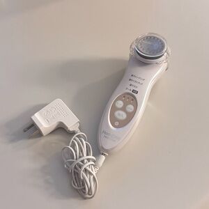 Hitachi Hada Crie Hot & Cool CM-N4000 Facial Device